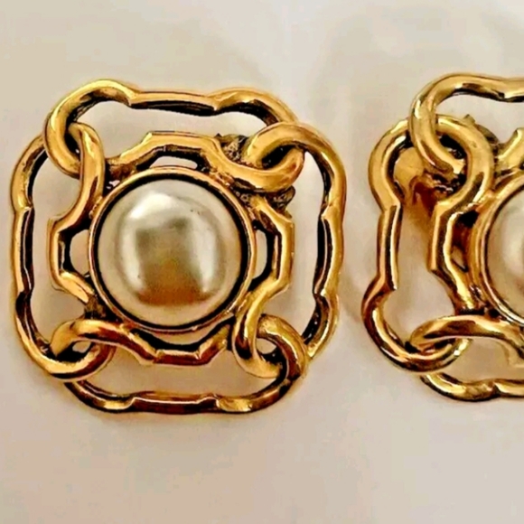 Chanel Coco Mark 4P square 2 5 vintage earrings EUC - Picture 1 of 4